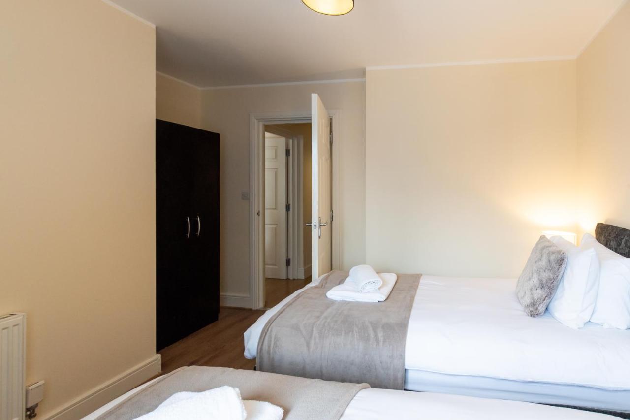 1-Bedroom Apartment With Balcony, Hoddesdon Εξωτερικό φωτογραφία