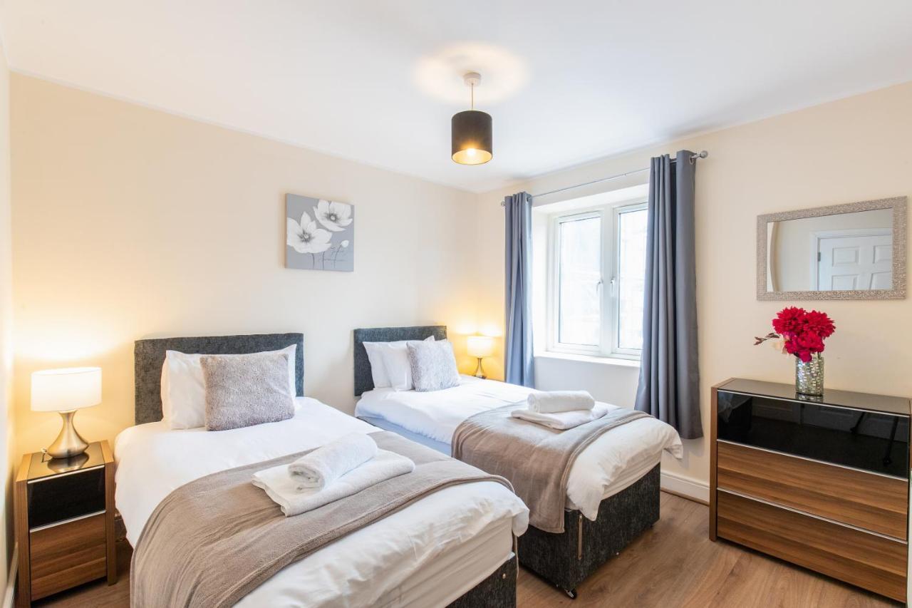 1-Bedroom Apartment With Balcony, Hoddesdon Εξωτερικό φωτογραφία