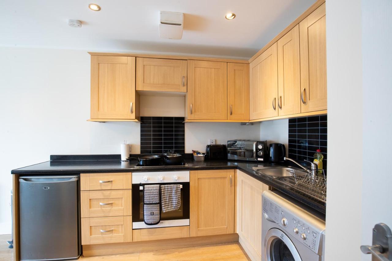 1-Bedroom Apartment With Balcony, Hoddesdon Εξωτερικό φωτογραφία