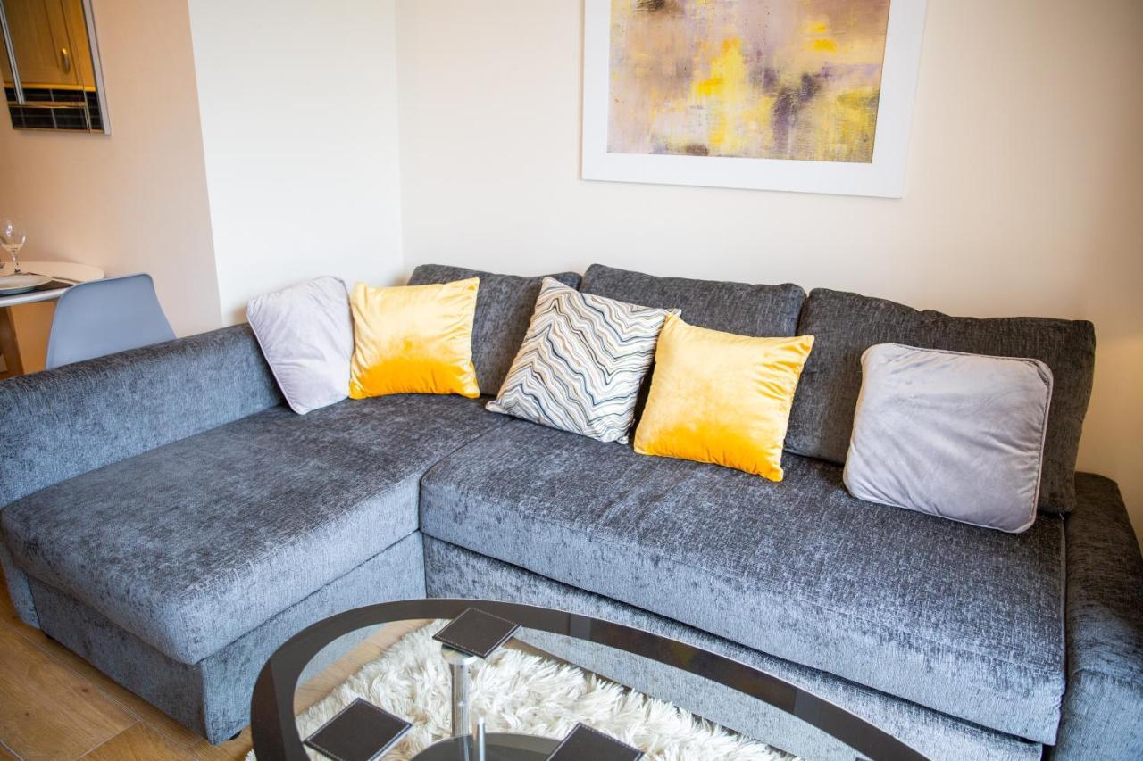 1-Bedroom Apartment With Balcony, Hoddesdon Εξωτερικό φωτογραφία