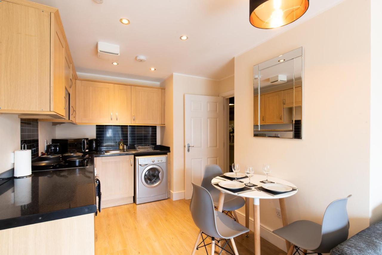 1-Bedroom Apartment With Balcony, Hoddesdon Εξωτερικό φωτογραφία