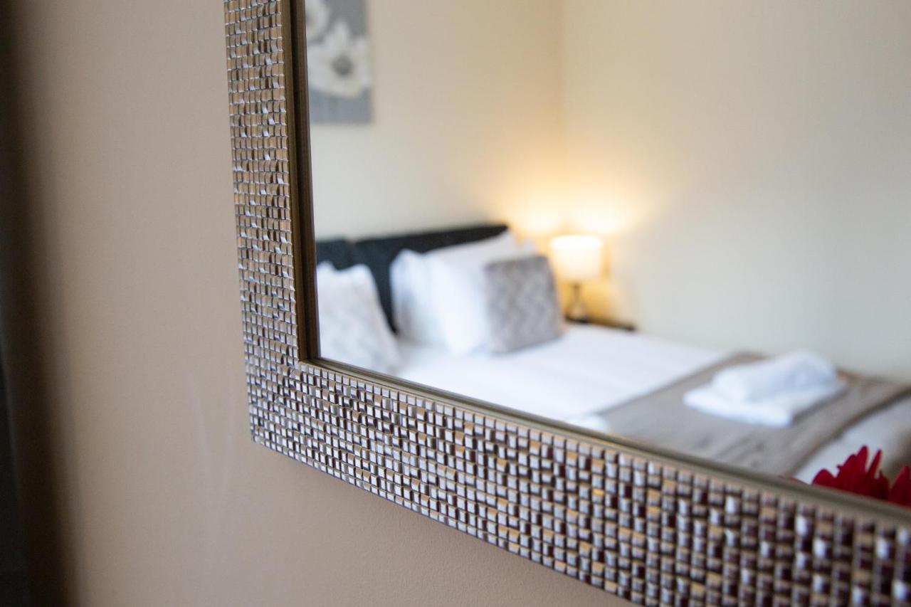 1-Bedroom Apartment With Balcony, Hoddesdon Εξωτερικό φωτογραφία